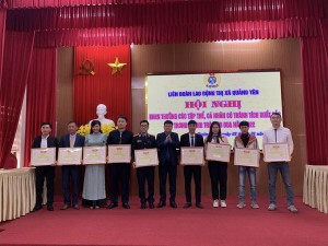 Liên Đoàn Lao Động Quảng Ninh trao tặng bằng khen Nam Phát Ship
